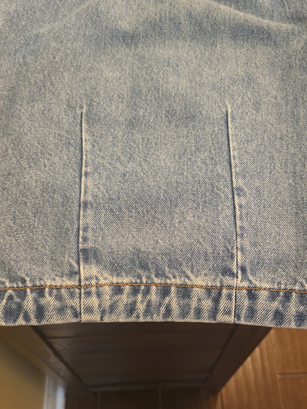 Women's Stud-Embellished Barrel Leg Jeans - Picture 11 of 12